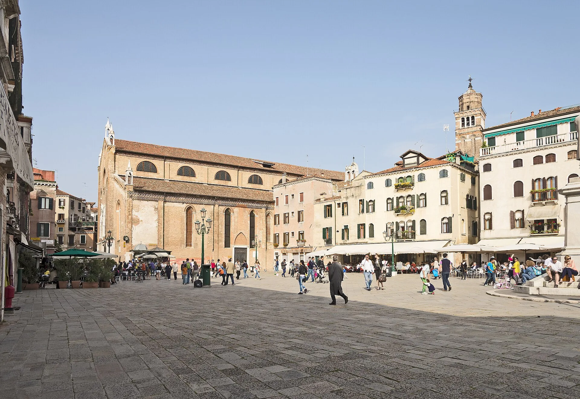 Campo Santo Stefano nel sestiere San Marco a Venezia, con la chiesa e i palazzi storici